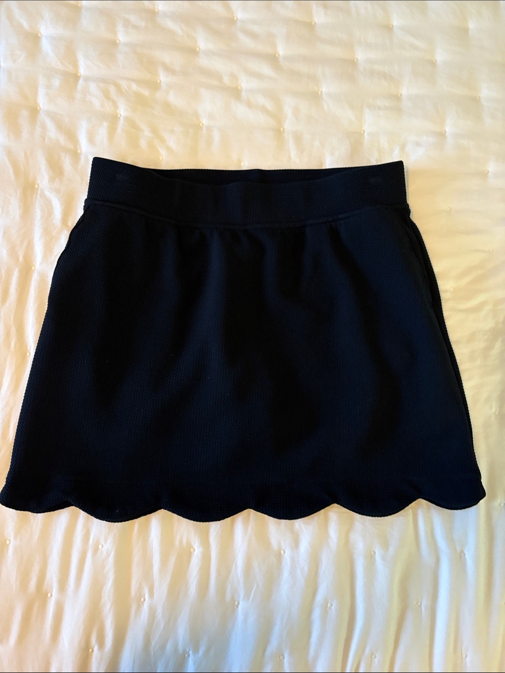 Women's Black Scalloped-Hem Skort with Elastic Waist
